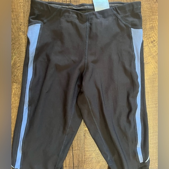 Nike fit dry Womens crop pants/bike shorts 2 pairs Sz small 4/6 FitDry - Picture 7 of 11